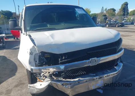 2013 Chevrolet Express 2500 Work Van z USA, uszkodzony, nr VIN 1GCWGGCA1D1134552